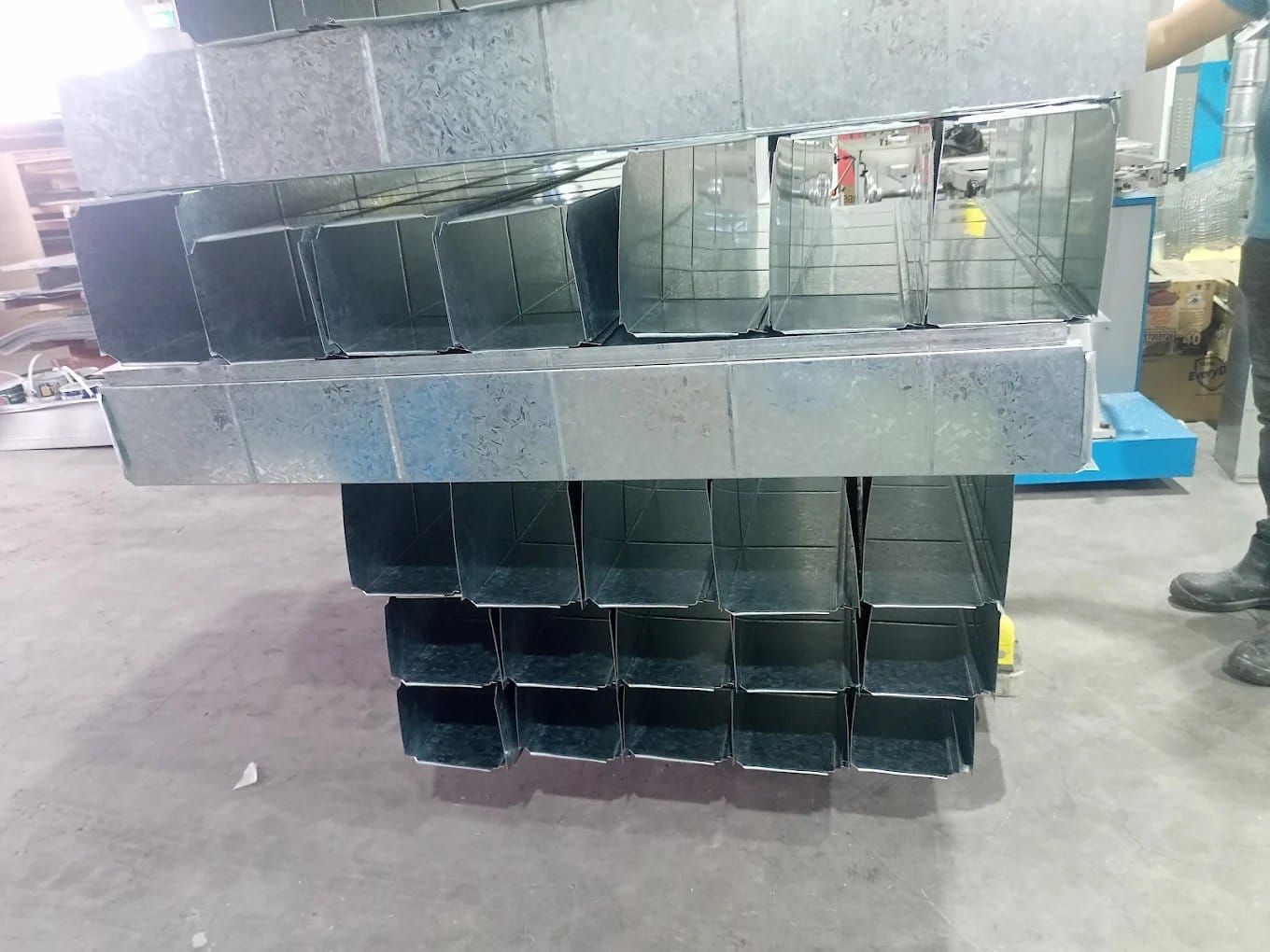 Rectangular HVAC duct sections
